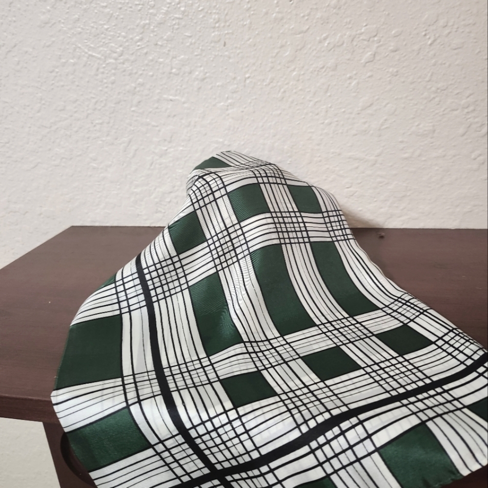 Lovely luxury glentex brand 100% Silk Scarf, green and white